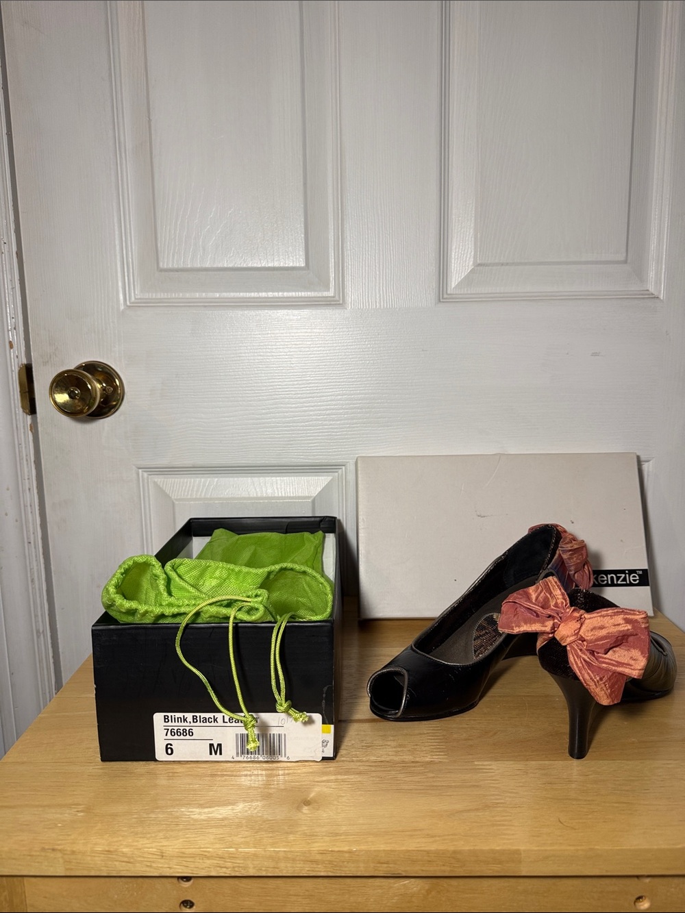 New in Box Kenzie Blink Leather Shoes Size 6